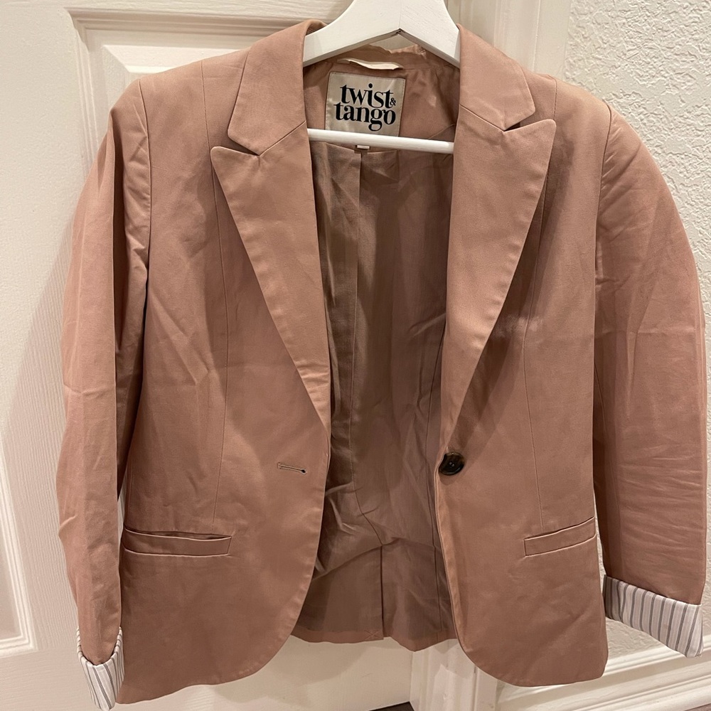 Beige blazer size 34 (DK size 0)